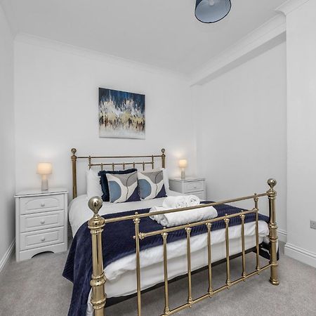2 Bedroom Flat - With King Sized Beds, Netflix And Sky - Perfect For Contractors, Vacation Guests Or Those Relocating 布赖顿 外观 照片
