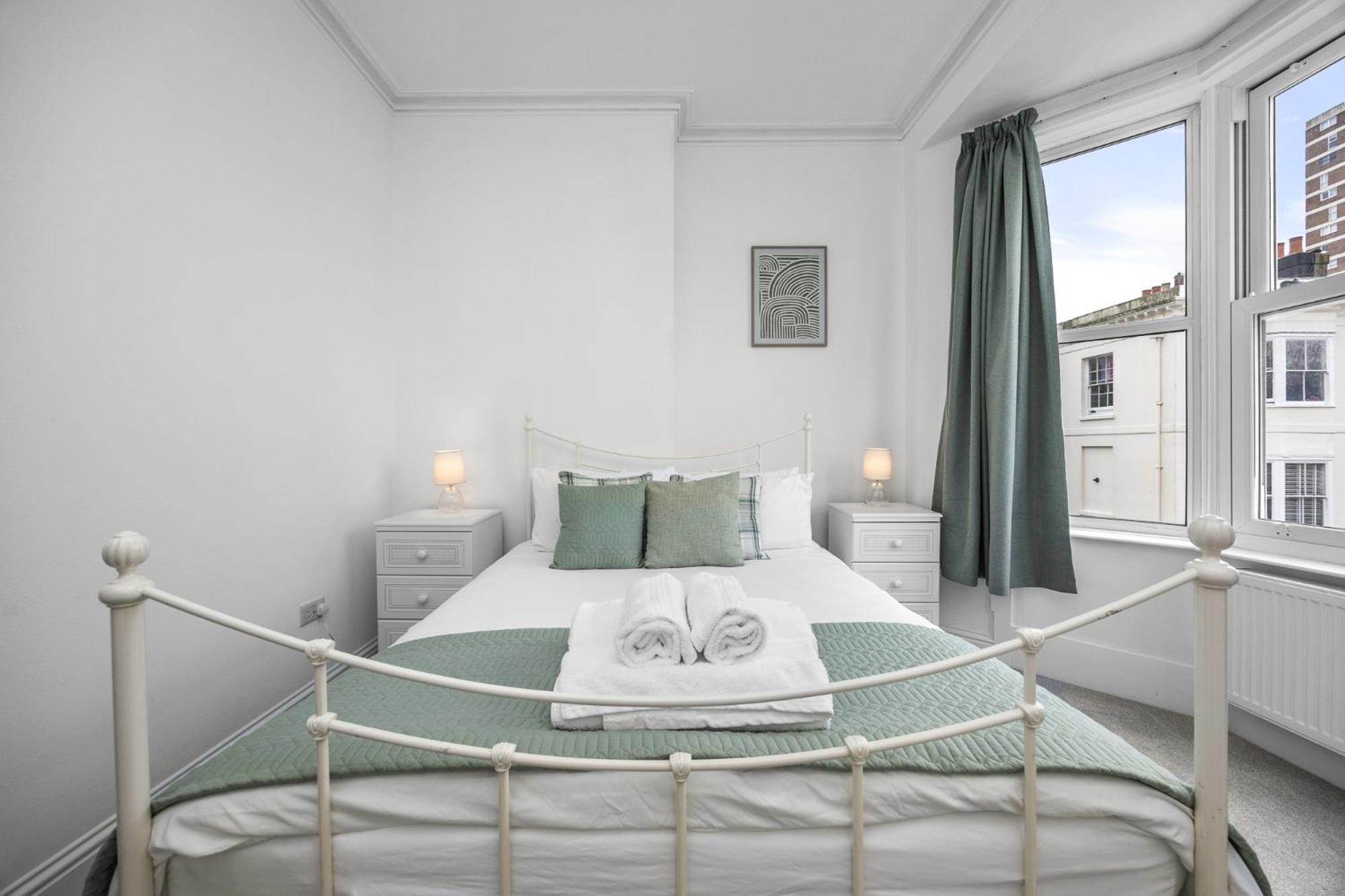 2 Bedroom Flat - With King Sized Beds, Netflix And Sky - Perfect For Contractors, Vacation Guests Or Those Relocating 布赖顿 外观 照片