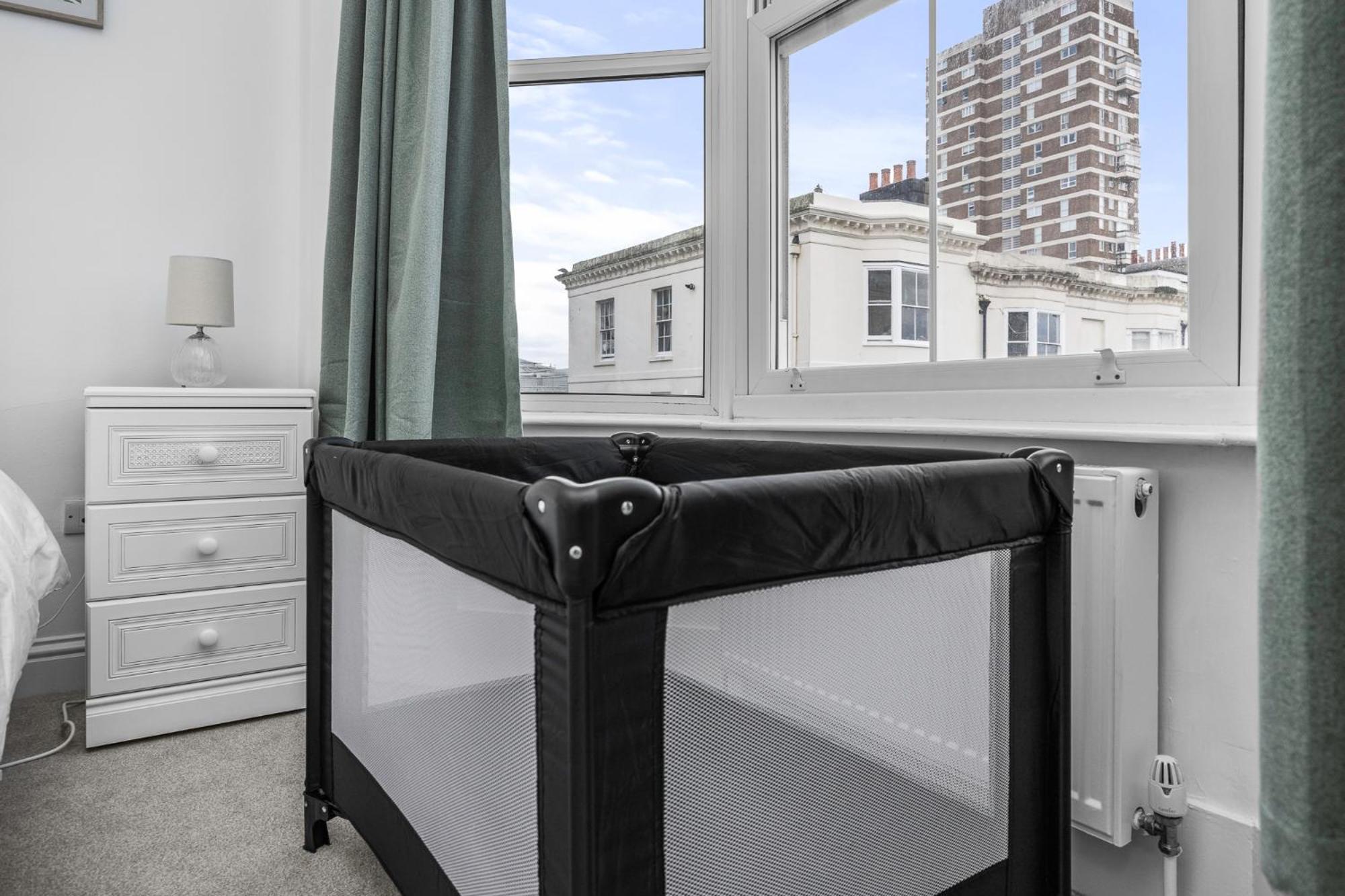 2 Bedroom Flat - With King Sized Beds, Netflix And Sky - Perfect For Contractors, Vacation Guests Or Those Relocating 布赖顿 外观 照片