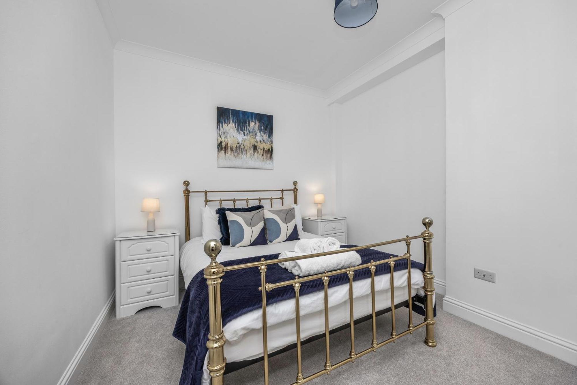 2 Bedroom Flat - With King Sized Beds, Netflix And Sky - Perfect For Contractors, Vacation Guests Or Those Relocating 布赖顿 外观 照片