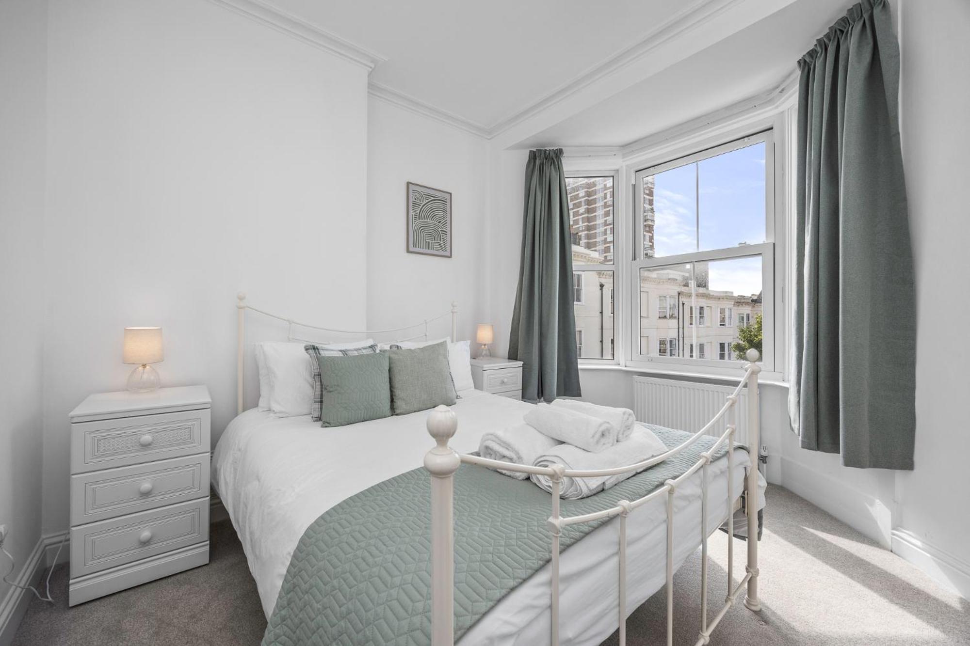 2 Bedroom Flat - With King Sized Beds, Netflix And Sky - Perfect For Contractors, Vacation Guests Or Those Relocating 布赖顿 外观 照片