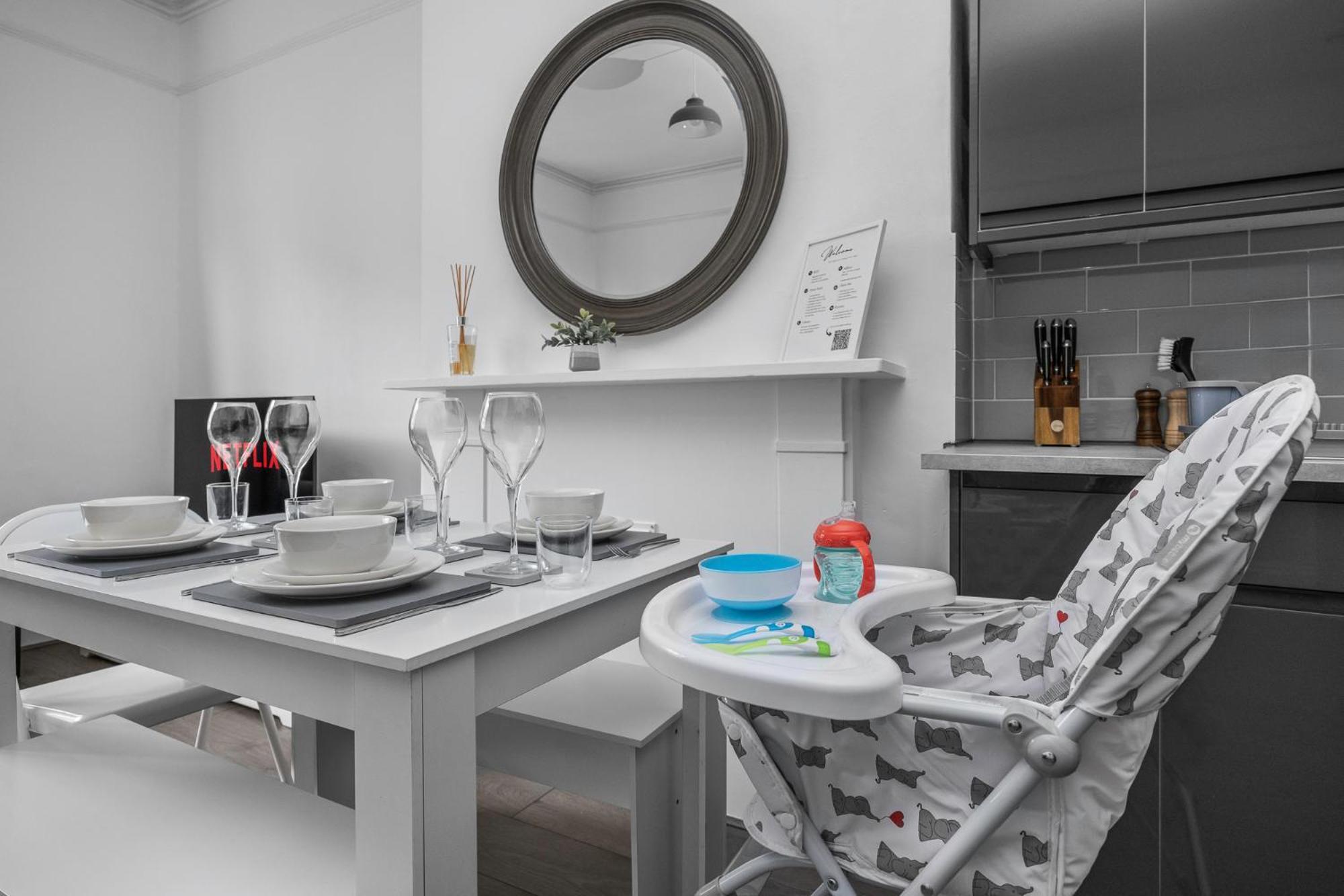 2 Bedroom Flat - With King Sized Beds, Netflix And Sky - Perfect For Contractors, Vacation Guests Or Those Relocating 布赖顿 外观 照片