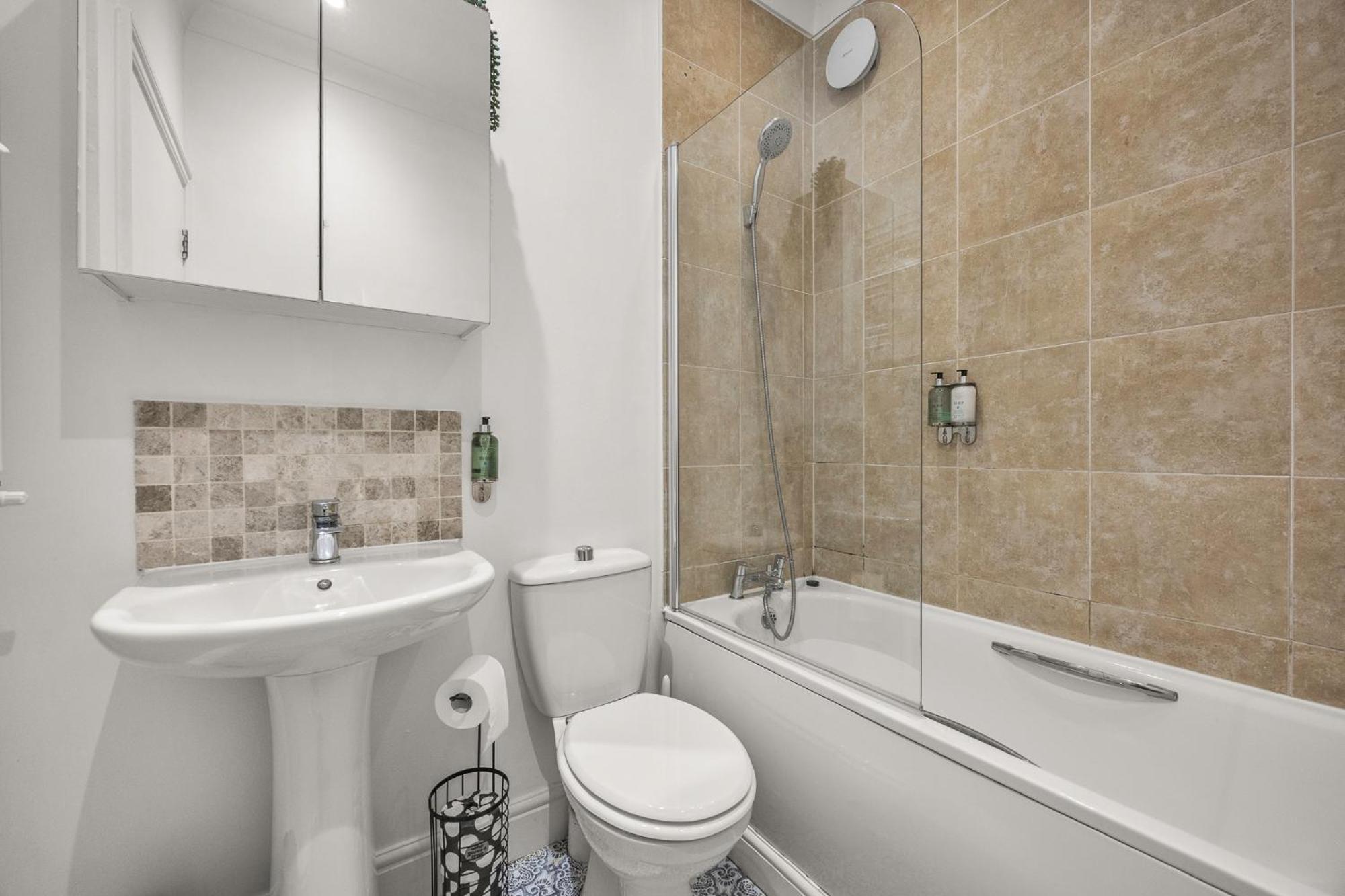2 Bedroom Flat - With King Sized Beds, Netflix And Sky - Perfect For Contractors, Vacation Guests Or Those Relocating 布赖顿 外观 照片