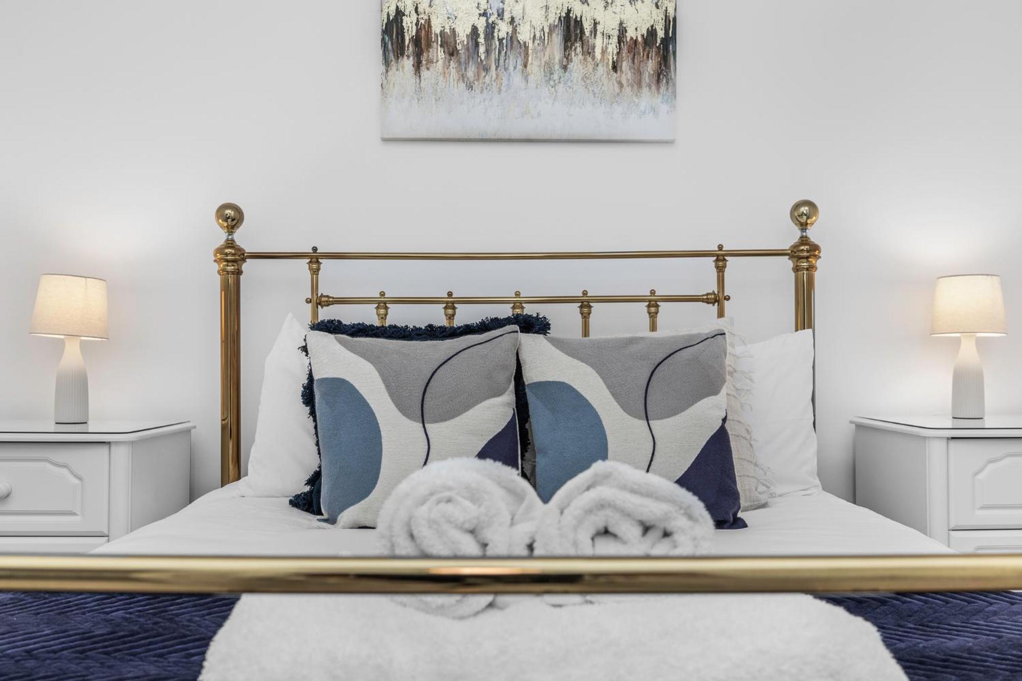 2 Bedroom Flat - With King Sized Beds, Netflix And Sky - Perfect For Contractors, Vacation Guests Or Those Relocating 布赖顿 外观 照片