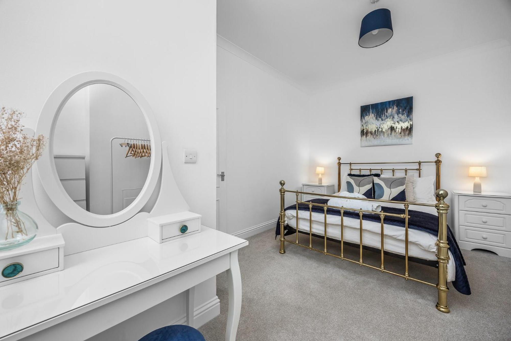 2 Bedroom Flat - With King Sized Beds, Netflix And Sky - Perfect For Contractors, Vacation Guests Or Those Relocating 布赖顿 外观 照片