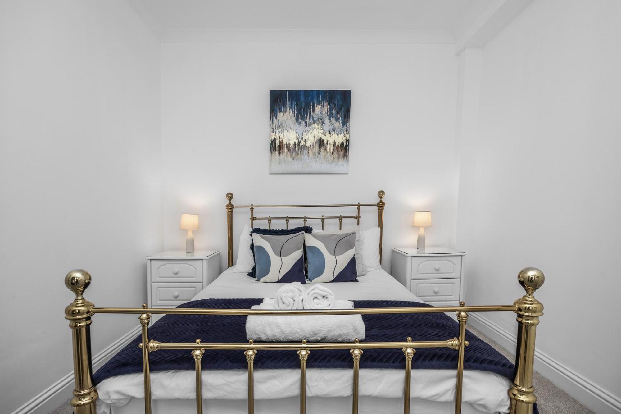 2 Bedroom Flat - With King Sized Beds, Netflix And Sky - Perfect For Contractors, Vacation Guests Or Those Relocating 布赖顿 外观 照片