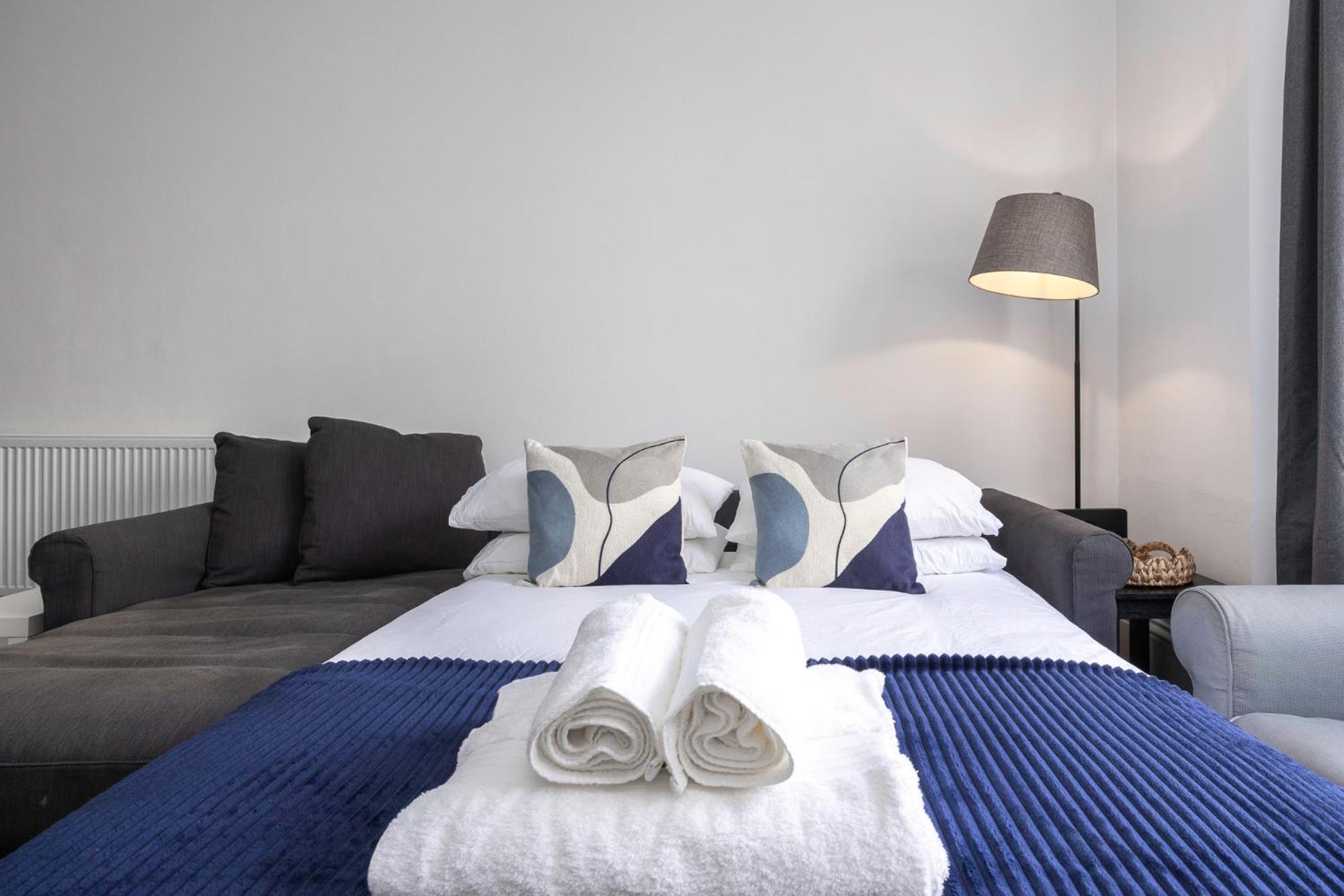 2 Bedroom Flat - With King Sized Beds, Netflix And Sky - Perfect For Contractors, Vacation Guests Or Those Relocating 布赖顿 外观 照片