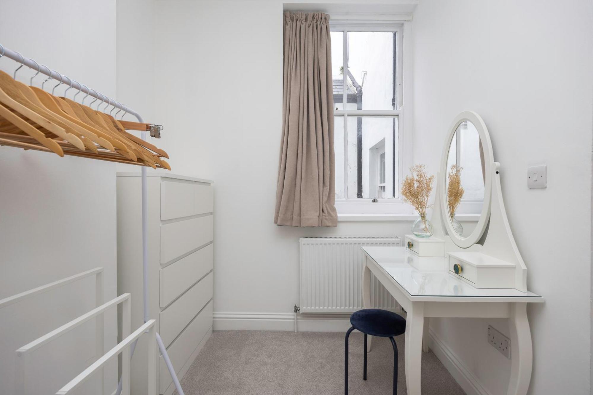 2 Bedroom Flat - With King Sized Beds, Netflix And Sky - Perfect For Contractors, Vacation Guests Or Those Relocating 布赖顿 外观 照片
